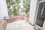 **Was will man mehr? +Balkon +frisch gestrichen +Laminat +modernes Badezimmer** zimmer