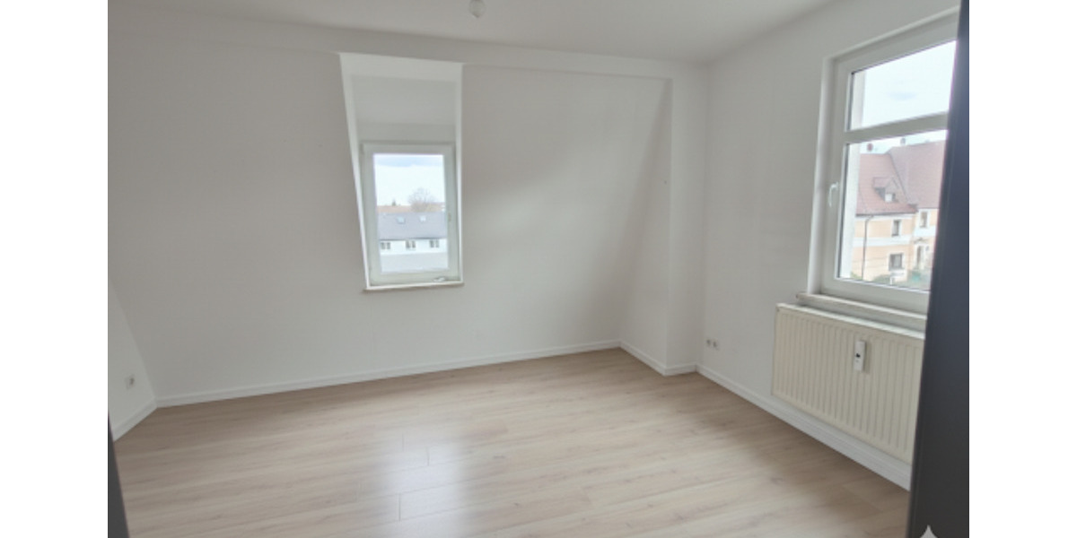Dachgeschoßwohnung Glauchau - 3 Zimmer, 80 m&sup2;, 650&euro; | Angebot:25392785