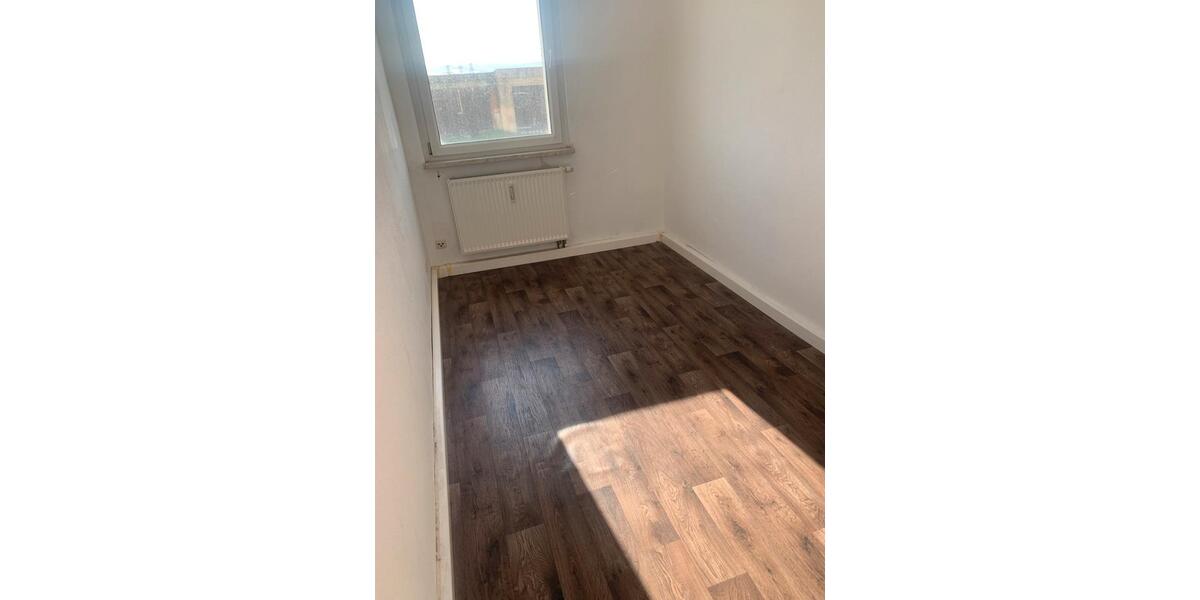 Erdgeschoßwohnung Gröditz - 3 Zimmer, 65 m&sup2;, 310&euro; | Angebot:18264373