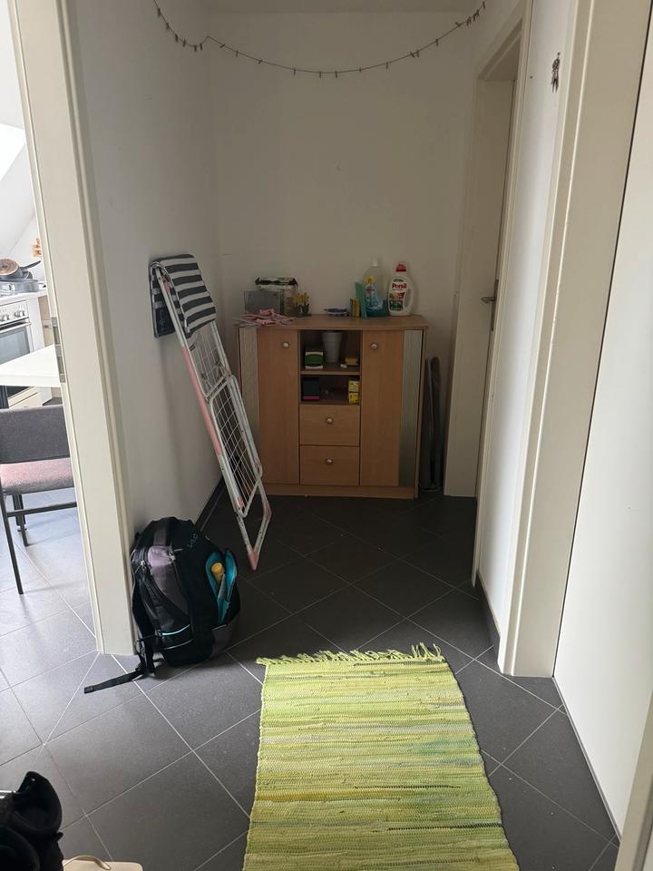 PrivatZimmer mit Dachboden in einer 2-Personen-WG für ein Mädchen