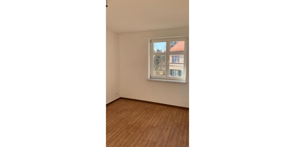 Etagenwohnung Gröditz - 2 Zimmer, 48 m&sup2;, 280&euro; | Angebot:23687967