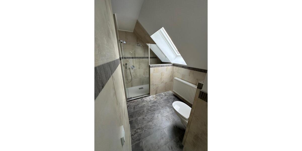 Dachgeschoßwohnung Strausberg - 5 Zimmer, 250 m&sup2;, 2.250&euro; | Angebot:25044276