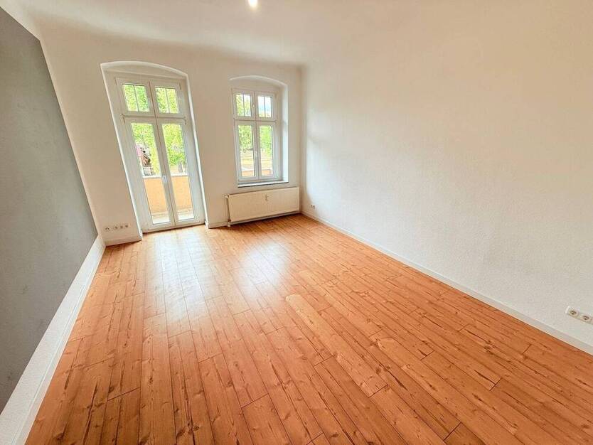 **Besichtigung: Fr. 18.07.25 um 18:20 Uhr** Renovierte Wohnung im schönen Altbau!