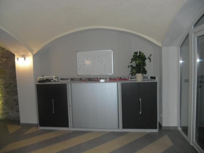 schicke Erdgeschoßwohnung mit Gewölbe in Brauna