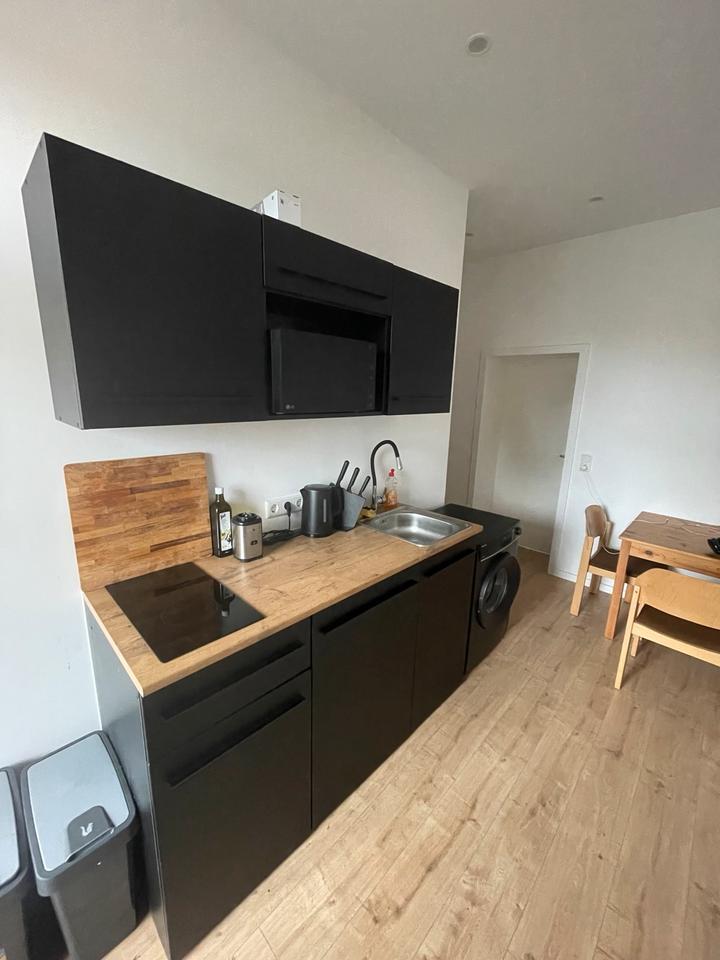 Schöne 1-Zimmer-Wohnung mit Küchenzeile zimmer