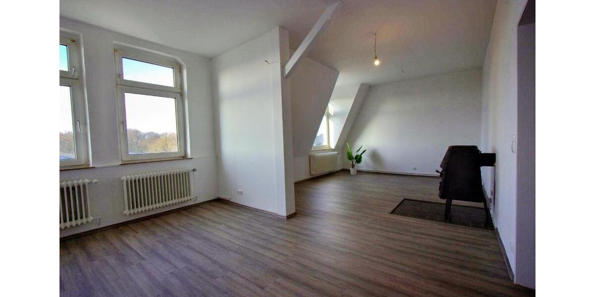 Dachgeschoßwohnung Wilhelmshaven - 2 Zimmer, 75 m&sup2;, 515&euro; | Angebot:26687656