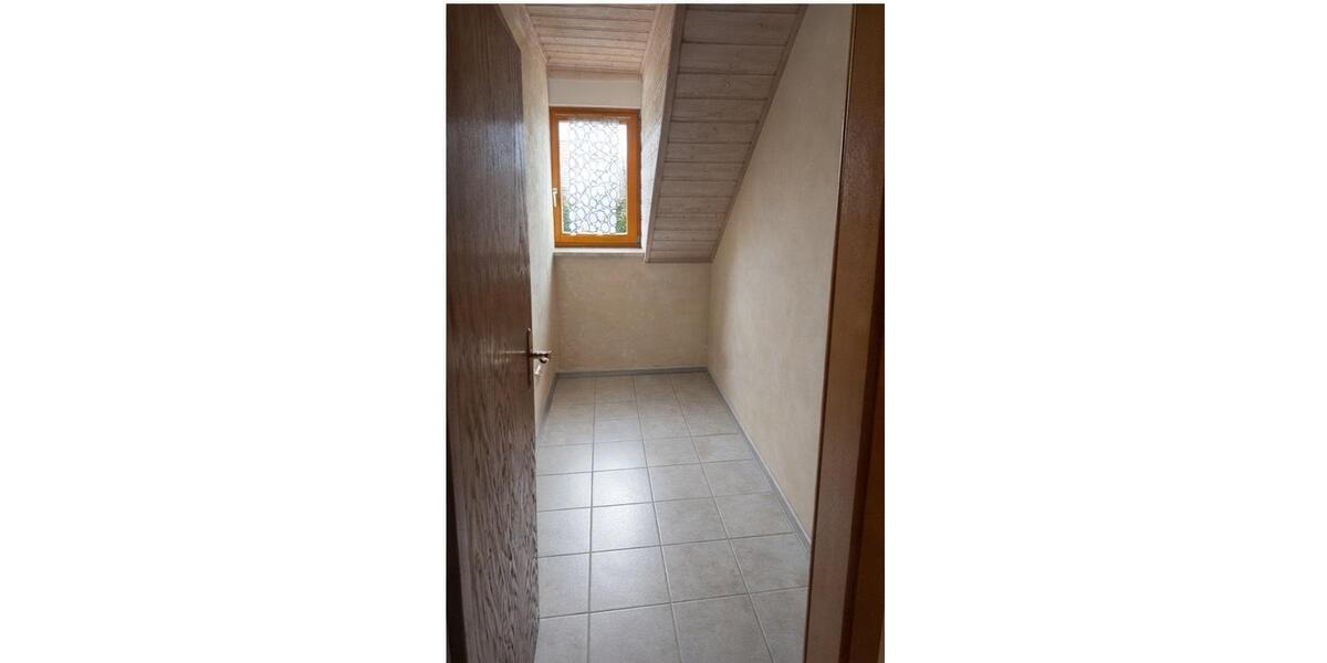 Pfreimd 107 m2 Wohnung im 1.OG mit Balkon, Keller, Garage, 4 zimmer