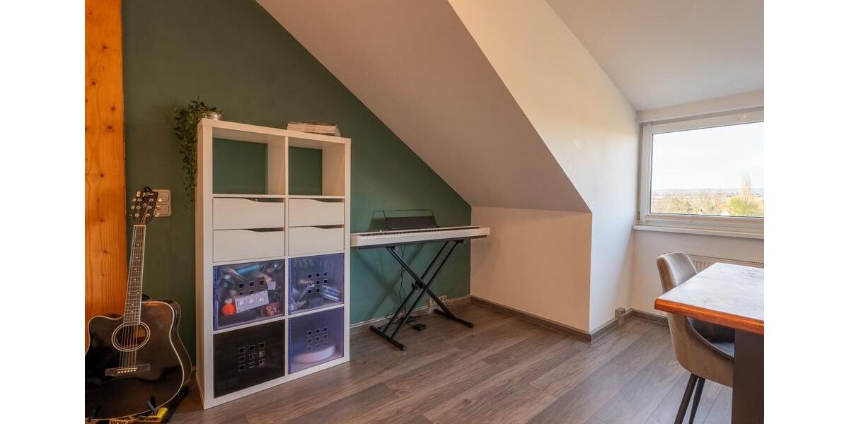 Dachgeschoßwohnung Wiesbaden Mainz-Amöneburg - 2.5 Zimmer, 104 m&sup2;, 1.200&euro; | Angebot:26547082