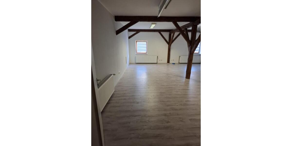 Gewerbehalle beheizt + Büro zu vermieten + Wohnhaus zimmer