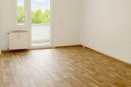 Angebot der Woche ! schöne 4-R.Wohnung ca.71,45m2 im 3.OG.mit schöner sonnigen Balkon zu vermieten. 4 zimmer