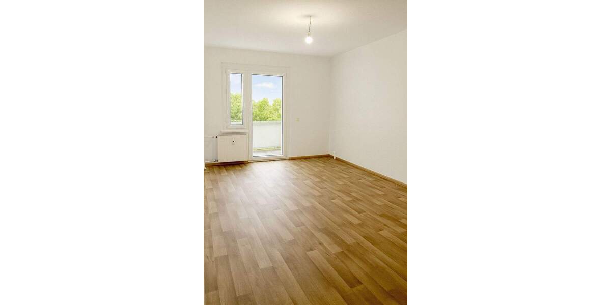 Angebot der Woche ! schöne 4-R.Wohnung ca.71,45m2 im 3.OG.mit schöner sonnigen Balkon zu vermieten. 4 zimmer