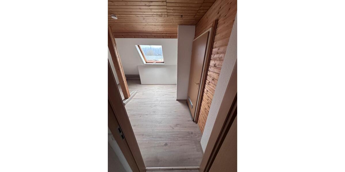 Dachgeschoßwohnung Siegen - 2 Zimmer, 50 m&sup2;, 450&euro; | Angebot:26101907