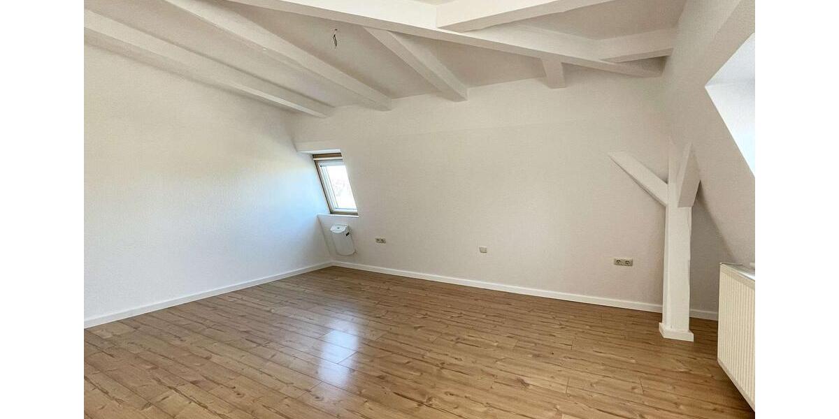 Dachgeschoßwohnung Oelsnitz (Vogtland) - 3 Zimmer, 130 m&sup2;, 750&euro; | Angebot:25181811