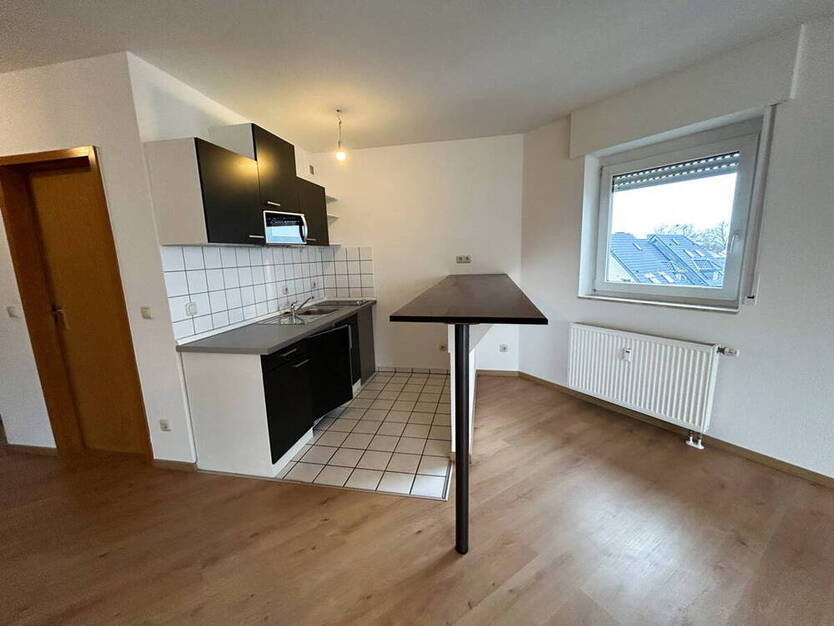 Helle & einladende 2-Zimmer-Maisonette-Wohnung mit Küche und Balkon wartet auf einen neuen Mieter!
