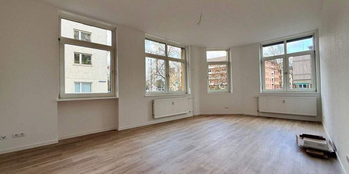 Erstbezug nach Sanierung - helle 3 ZKB-Erdgeschoss Altbauwohnung 3 zimmer