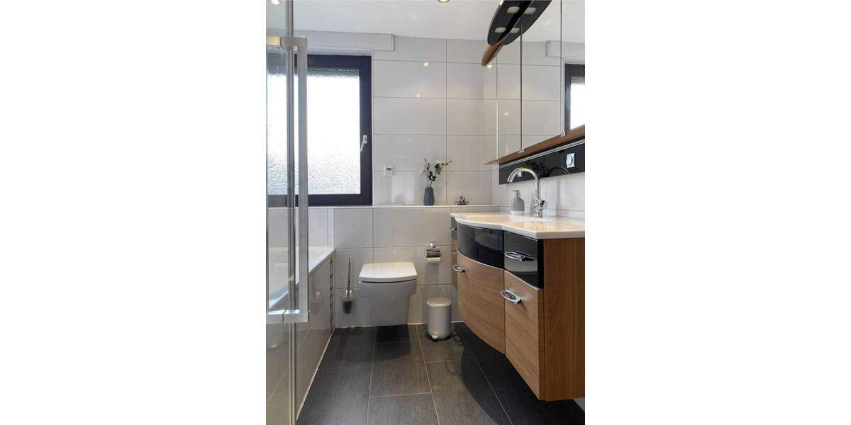 Reihenmittelhaus Krefeld Fischeln - 5 Zimmer, 111 m&sup2;, 1.375&euro; | Angebot:25110836