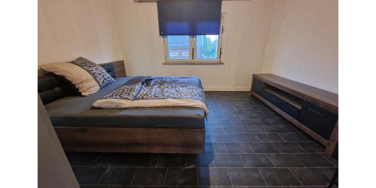 Wohnen auf Zeit Langenfeld (Rheinland) - 8 Zimmer, 150 m&sup2;, 550&euro; | Angebot:25550404