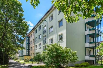 Helle 3-Raumwohnung mit Balkon und Einbauküche zimmer