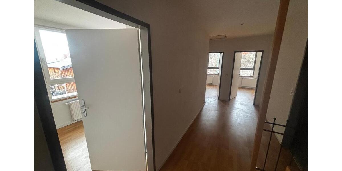 Etagenwohnung Eberswalde - 4 Zimmer, 120 m&sup2;, 1.300&euro; | Angebot:25646531