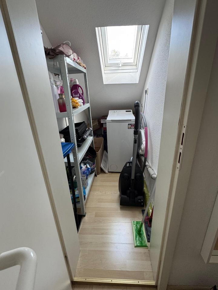 Helle 2-Zimmer DG-Wohnung mit Balkon