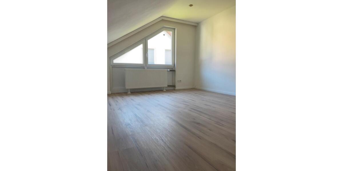 Dachgeschoßwohnung Neustadt bei Coburg - 4 Zimmer, 135 m&sup2;, 895&euro; | Angebot:26705080