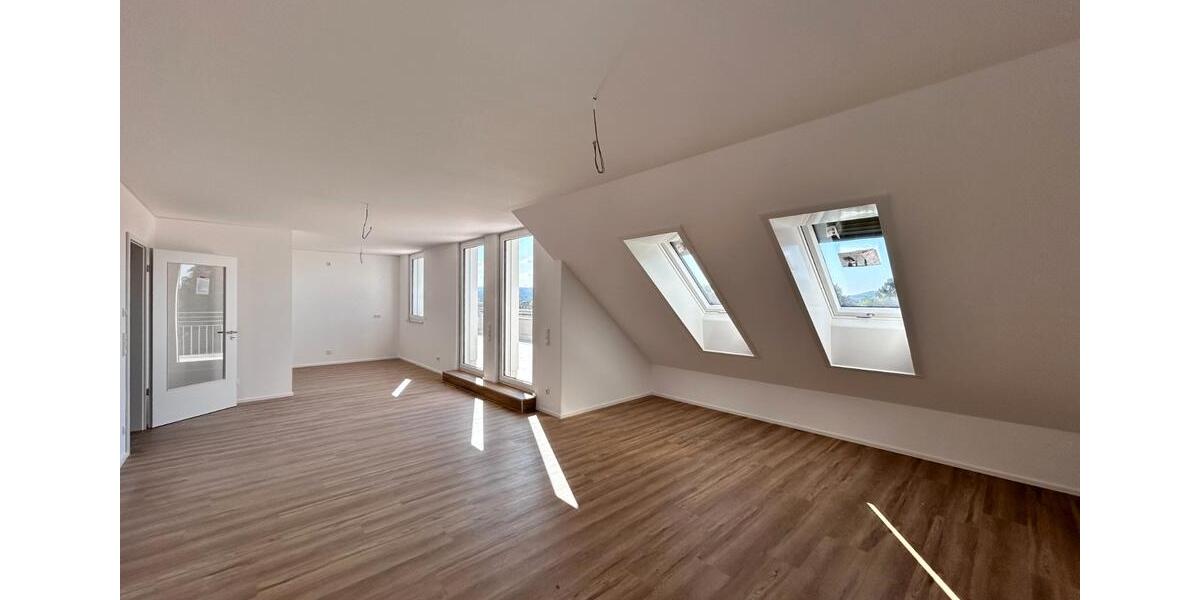 Dachgeschoßwohnung Bayreuth Bernecker Straße / Insel / Riedelsberg - 4 Zimmer, 143 m&sup2;, 2.155&euro; | Angebot:26147855
