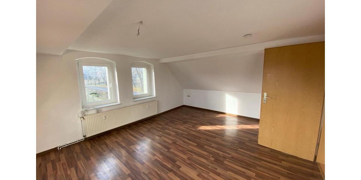 Dachgeschoßwohnung Hecklingen - 2 Zimmer, 60 m&sup2;, 300&euro; | Angebot:26531470