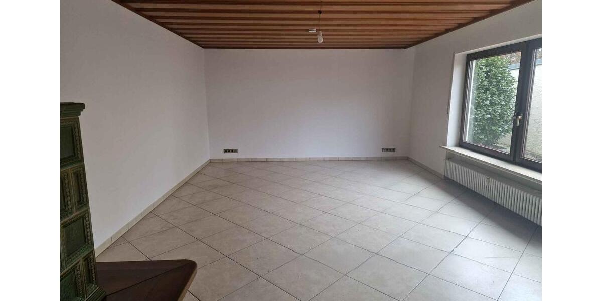 Großzügige 4 Zimmer EG-Wohnung mit Terrasse und Garten 4 zimmer