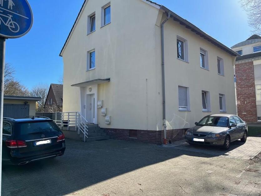 3 Zimmer DG-Whg. Einbauküche- Citynah - renoviert - Kfz Stellpl.