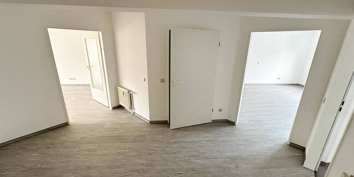 Etagenwohnung Glauchau - 2 Zimmer, 79 m&sup2;, 490&euro; | Angebot:25688144