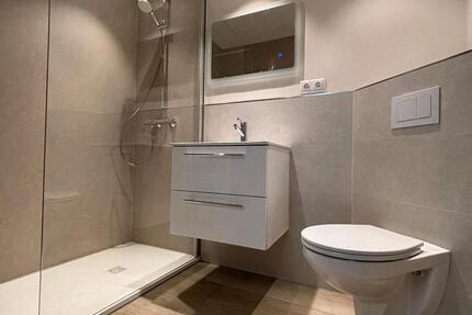 Frisch sanierte 2-Zimmer-Wohnung mit Balkon Nähe Celler Straße zu zimmer