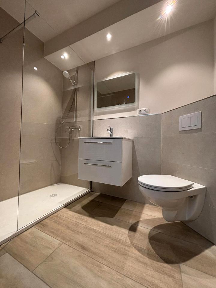 Frisch sanierte 2-Zimmer-Wohnung mit Balkon Nähe Celler Straße zu zimmer