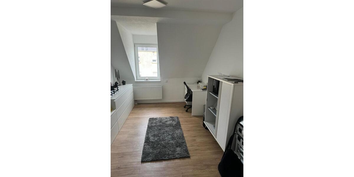Dachgeschoßwohnung Pirmasens - 6 Zimmer, 138 m&sup2;, 1.200&euro; | Angebot:25395415