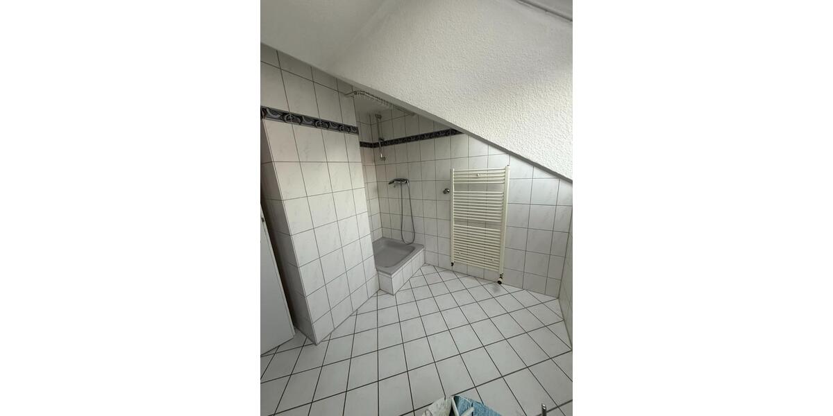 Dachgeschoßwohnung Oberhausen - 3.5 Zimmer, 80 m&sup2;, 660&euro; | Angebot:25143759