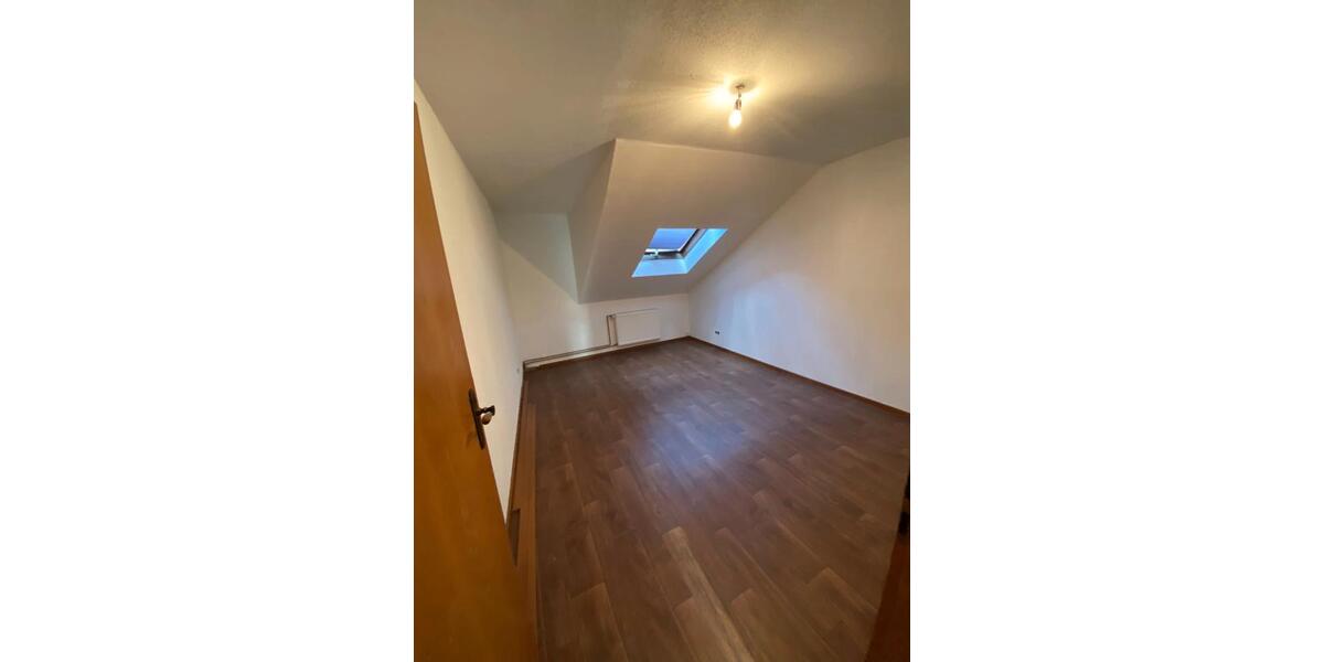 Dachgeschoßwohnung Beverungen - 4 Zimmer, 180 m&sup2;, 900&euro; | Angebot:26491222
