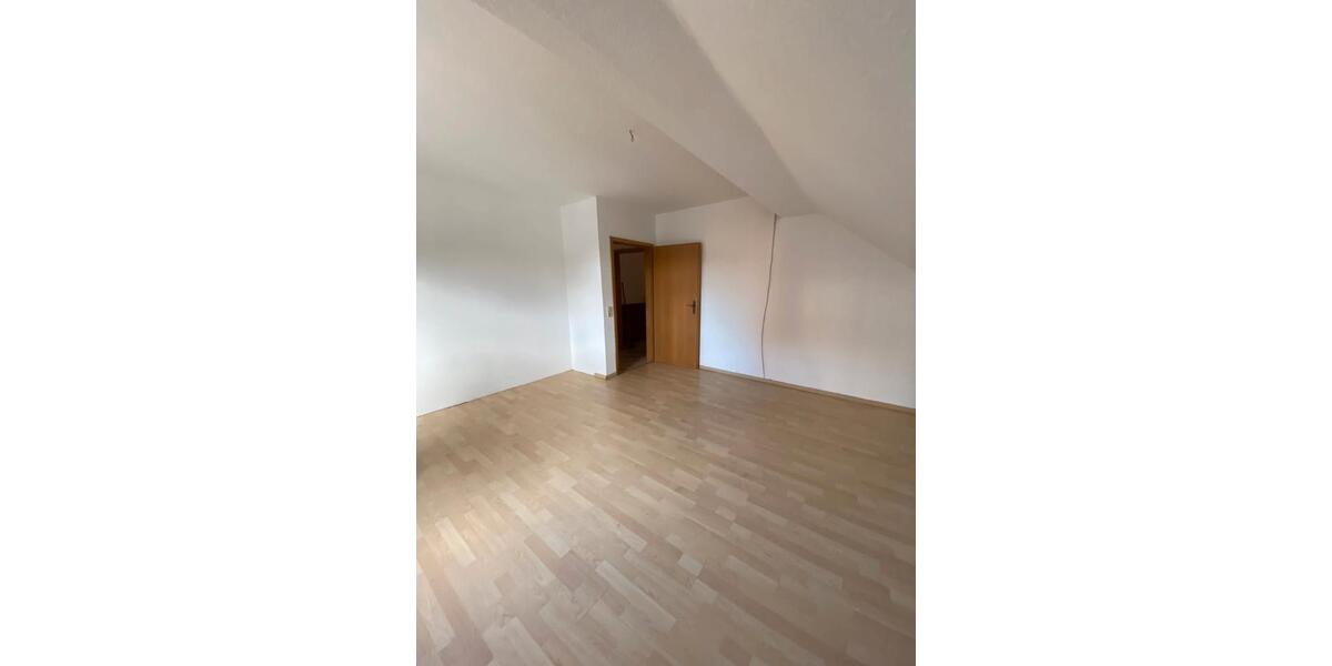 Dachgeschoßwohnung Beverungen - 4 Zimmer, 180 m&sup2;, 900&euro; | Angebot:26491222