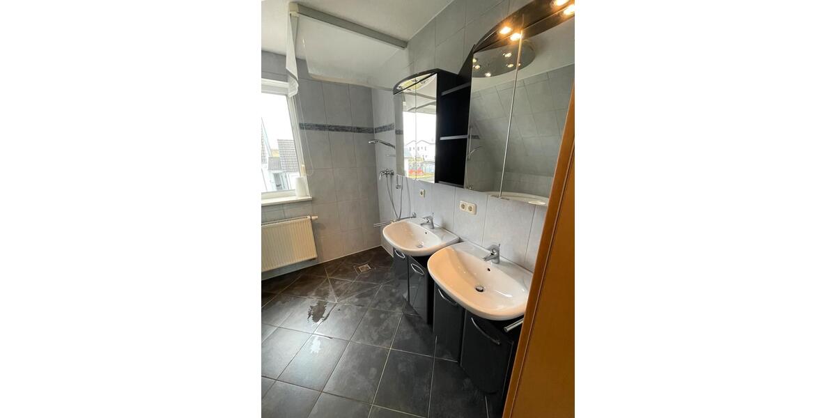 Etagenwohnung Rehling - 4 Zimmer, 145 m&sup2;, 2.250&euro; | Angebot:25497536