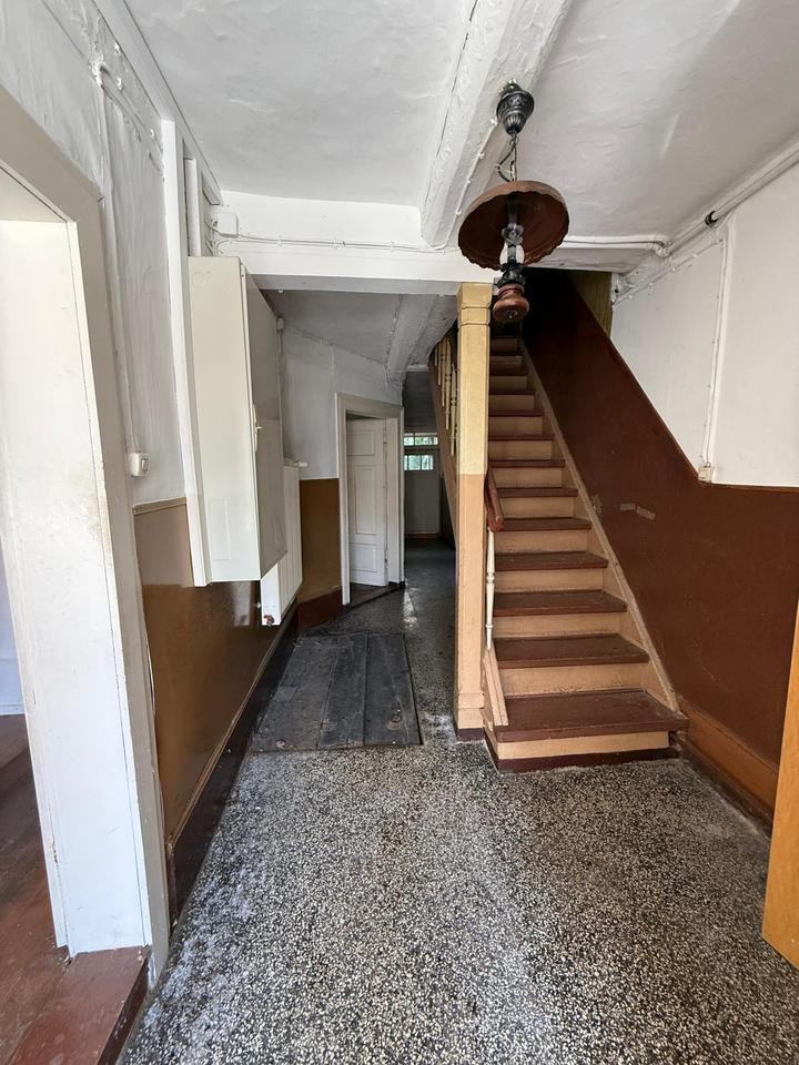 Stadthaus mit Potenzial f. Handwerker Mehrgenerationen WG möglich zimmer