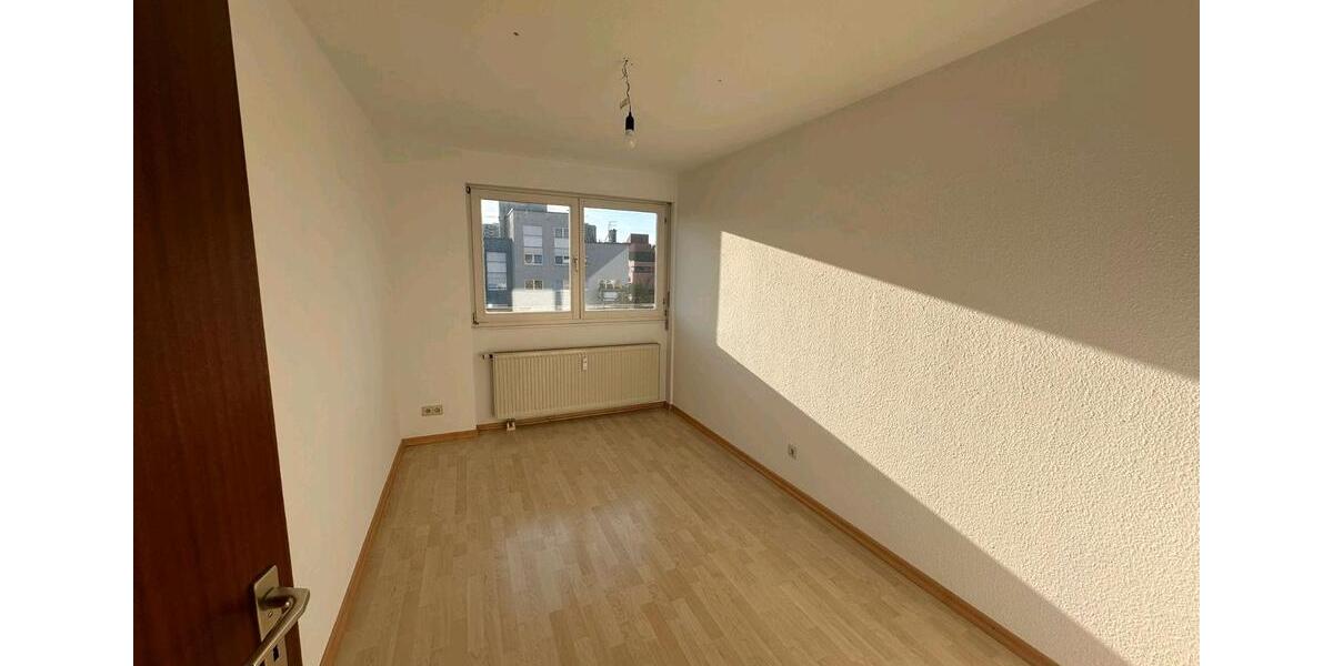 Etagenwohnung Sindelfingen Eichholz - 3 Zimmer, 80 m&sup2;, 1.050&euro; | Angebot:26504448