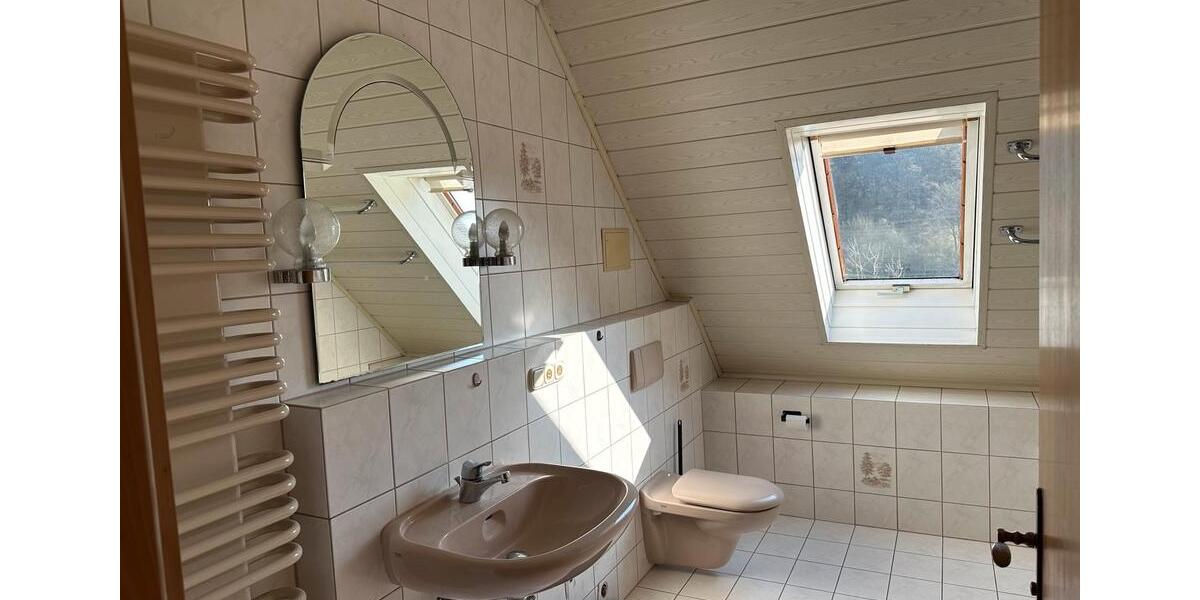 Dachgeschoßwohnung Geiselwind - 3 Zimmer, 80 m&sup2;, 550&euro; | Angebot:25852688