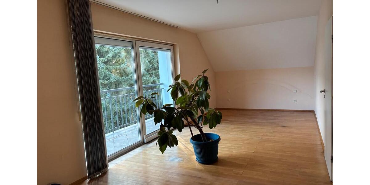 Haushälfte, 130m² mit Kamin Wintergarten Carport über 2 Etagen 3.5 zimmer