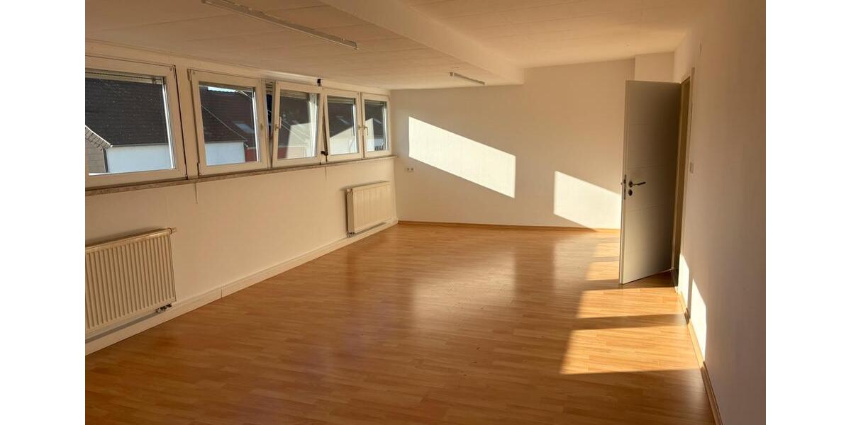 Dachgeschoßwohnung Saarlouis - 3 Zimmer, 90 m&sup2;, 700&euro; | Angebot:26504364