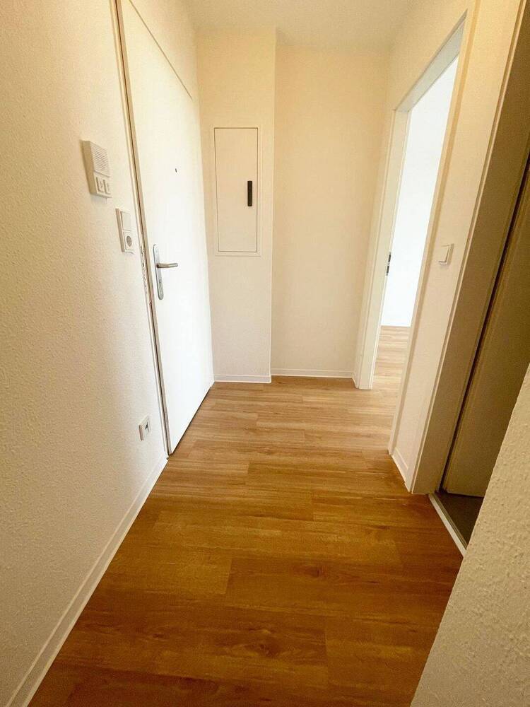 Herrliche Aussichten!! 1-Zimmer-Apartment + Balkon, modernes Duschbad, separierte Küche + Aufzug