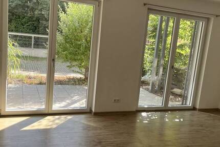 HELLE 2-Zimmerwohnung - TERRASSE GARTENANTEIL - NEUBAU 2018 NIBELUNGENPLATZ
