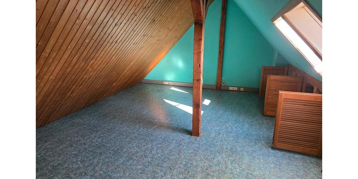 Dachgeschoßwohnung Pforzheim Weststadt - 2 Zimmer, 98 m&sup2;, 850&euro; | Angebot:26603036