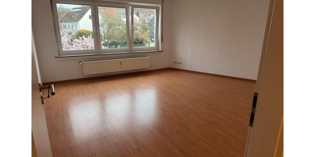Etagenwohnung Siegen Dillnhütten - 2 Zimmer, 90 m&sup2;, 870&euro; | Angebot:25872740