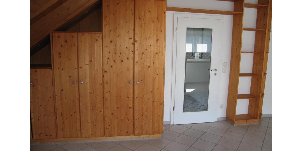 Dachgeschoßwohnung Ingolstadt Nordost - 3 Zimmer, 120 m&sup2;, 1.250&euro; | Angebot:25613997