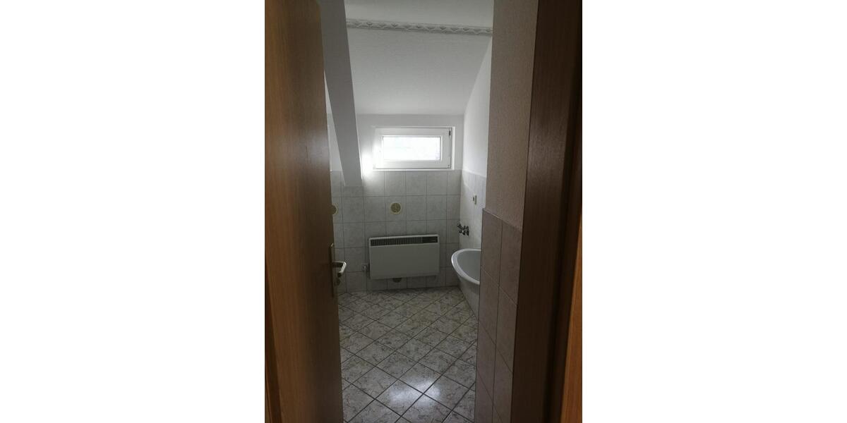 Dachgeschoßwohnung Waldheim - 1.5 Zimmer, 33 m&sup2;, 150&euro; | Angebot:25810295