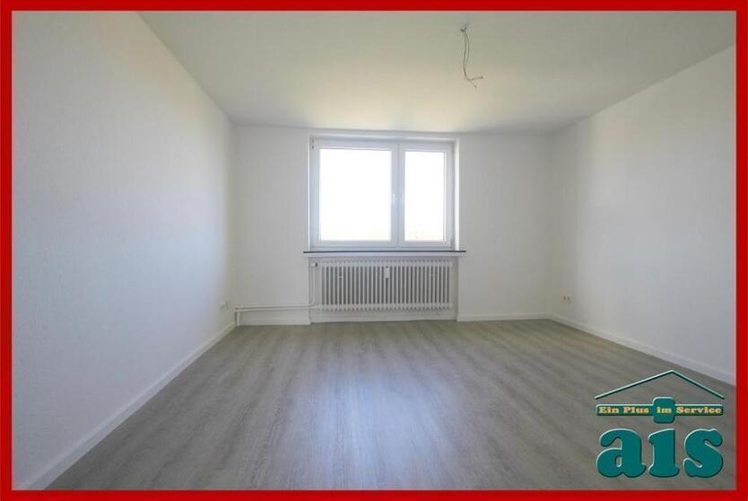 ais GmbH bietet an: 3 Zimmer Wohnung mit Balkon und Einbauküche!