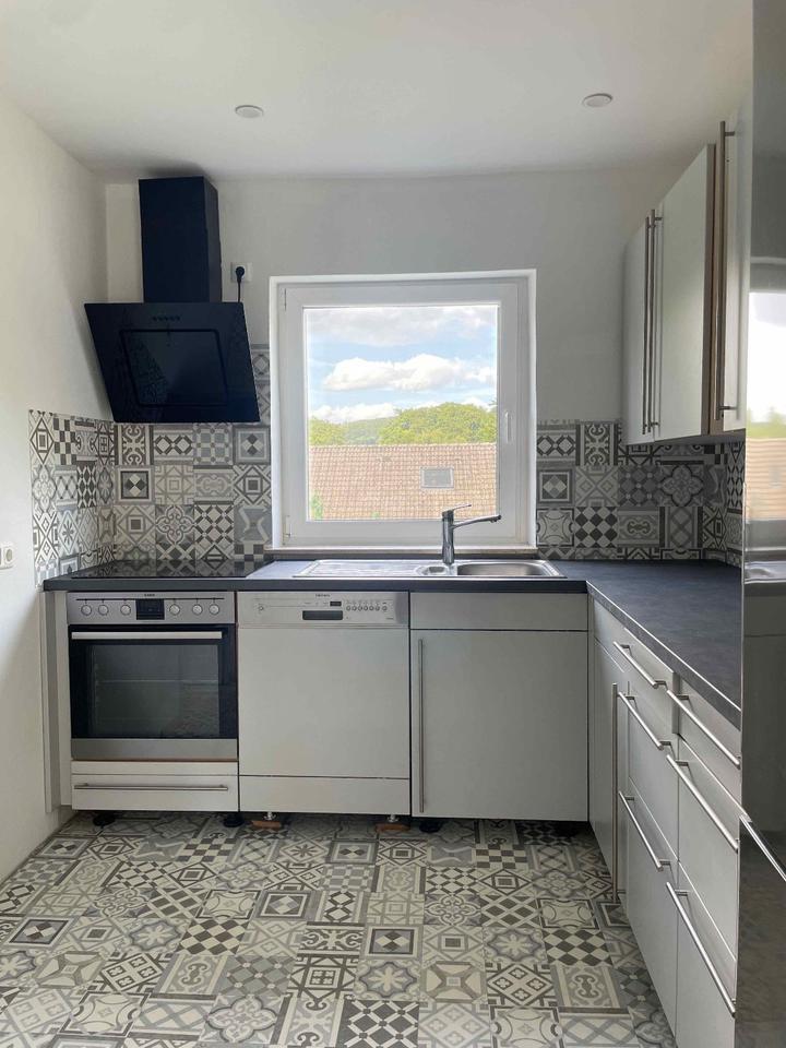 Wohnung frisch renoviert, Terrasse, ruhige Lage, Kaminanschluss